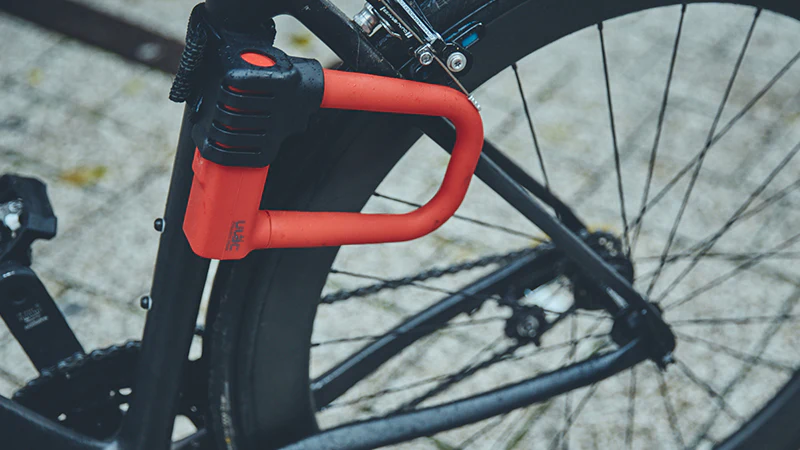 Смотреть видеообзор Велосипедный замок Ulac Stockholm Si Steel Shackle Lock Neon